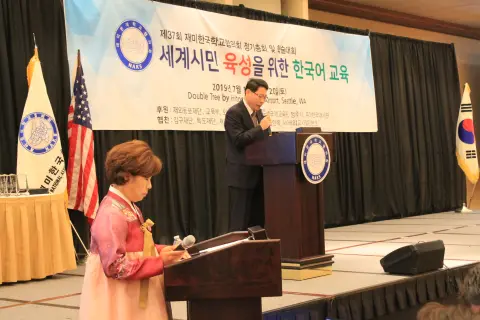 대통령 욱사-이형종 총영사.JPG